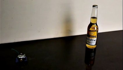 Un mini canon VS bouteille de bière