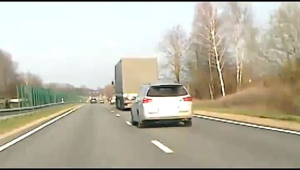 Il roule à près de 100 km/H en vélo