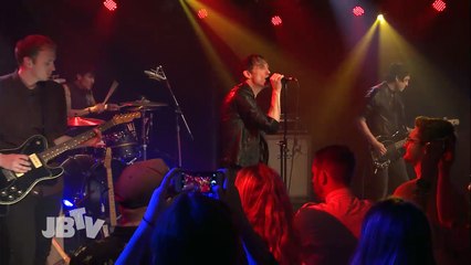 Moving Units - Kate Moss in '97 - Live