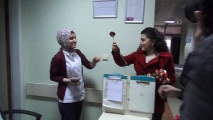 Sağlık-Sen Cizre Şubesi Kadın Sağlık Çalışanlarına Karanfil Dağıttı