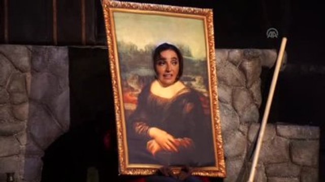 Fadik Sevin Atasoy Tek Kişilik Oyunuyla ABD'de Ayakta Alkışlandı - Los