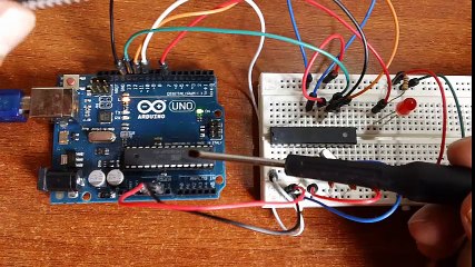 Como Crear un Arduino (Grabando el Bootloader de Arduino al Micro)