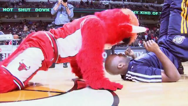 Compilation des meilleurs moments de Benny the Bull, la mascotte des Chicago Bulls!