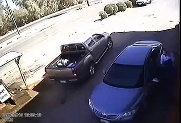 Le pire FAIL de station essence : il détruit tout!