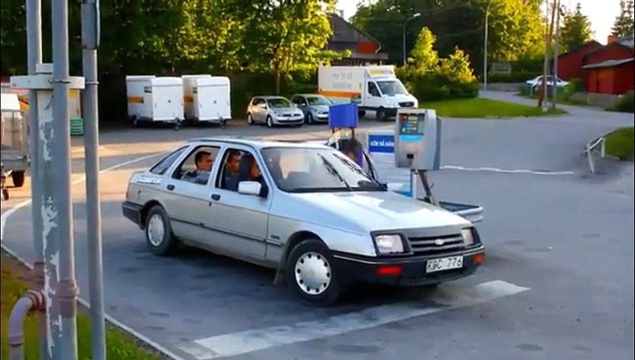 Laver sa voiture avec un trou dans le toit. WTF!