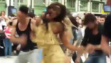 Flash Mob à la Gare de Lyon avec Shy'm en guest star