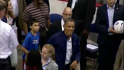 Kiss-cam entre Barack et Michelle Obama