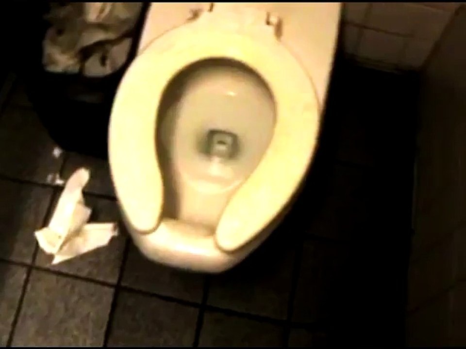 Encore une raison de toujours regarder l'état des WC