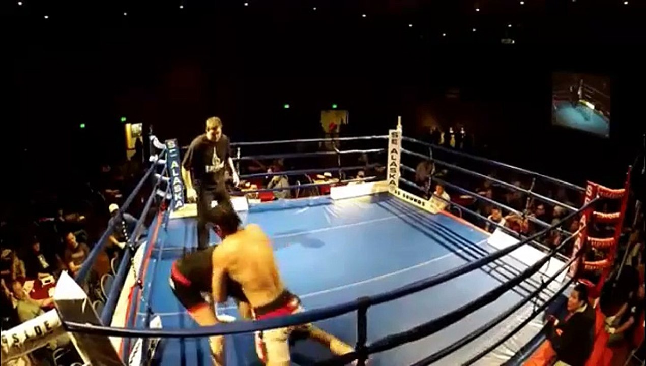 MMA un mec de 62 ans contre un frais de 24 ans !