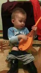 1 Year Old Music Addict Kid Wins Internet While Pooping - Postober.com