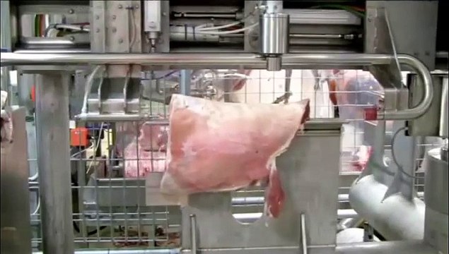 Un automate permet de découper la viande intégralement