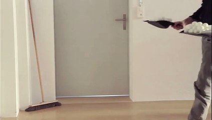 Des balles de ping pong forment le chiffre 2013