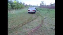 Drifter avec une Zestava en Russie dans les champs