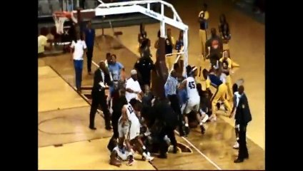 NCAA : Huge fight in women's game (Texas Southern vs Southern)