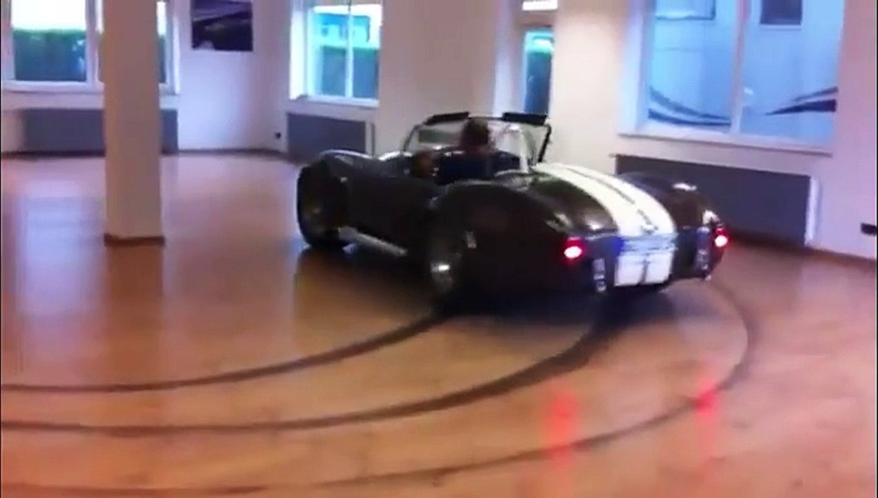 Le dieu du burn en AC Cobra de 1971
