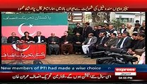 Dekhein Imran Khan Ne Apni Press Conference Mein Shah Mehmood Qureshi Ke Kehne Par Kaise U-TURN Mara