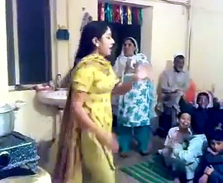 Kitchen dancing bold girl with in Pashto song home made video