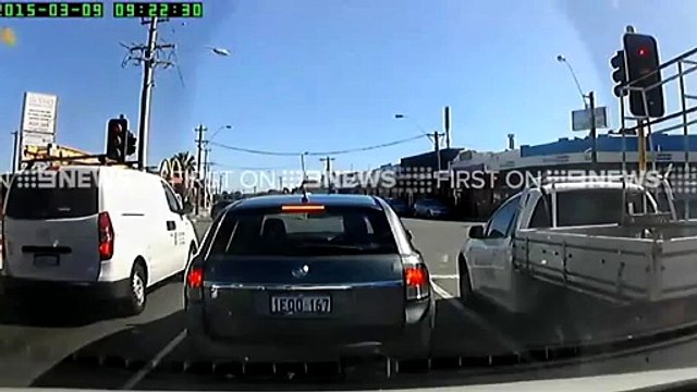 Météorite vue en plein jour dans le le ciel australien