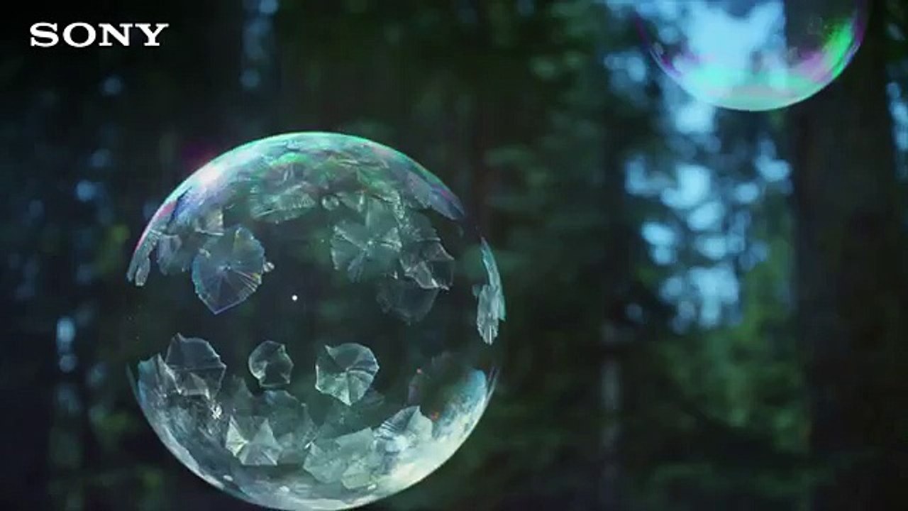 Adam & Eve DDB Londres pour Sony - téléviseur Sony 4K, «Ice bubbles» - septembre 2014