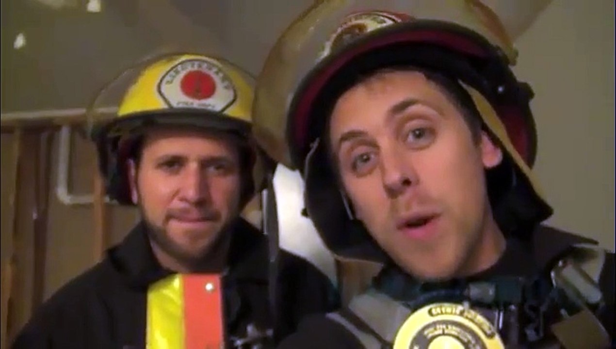 Roman Atwood et quelques potes font une surprise incendière