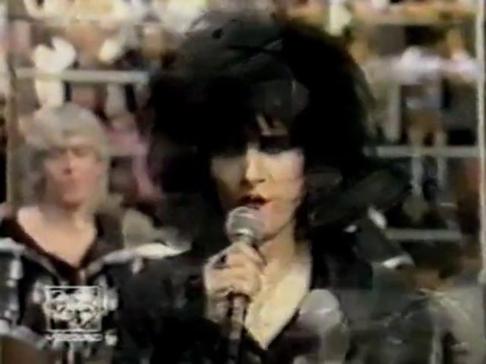 SIOUXSIE & THE BANSHEES – "SPELLBOUND" Lip sync, rare ('Rockpop' show, ZDF German TV, 23 Nov 1981)