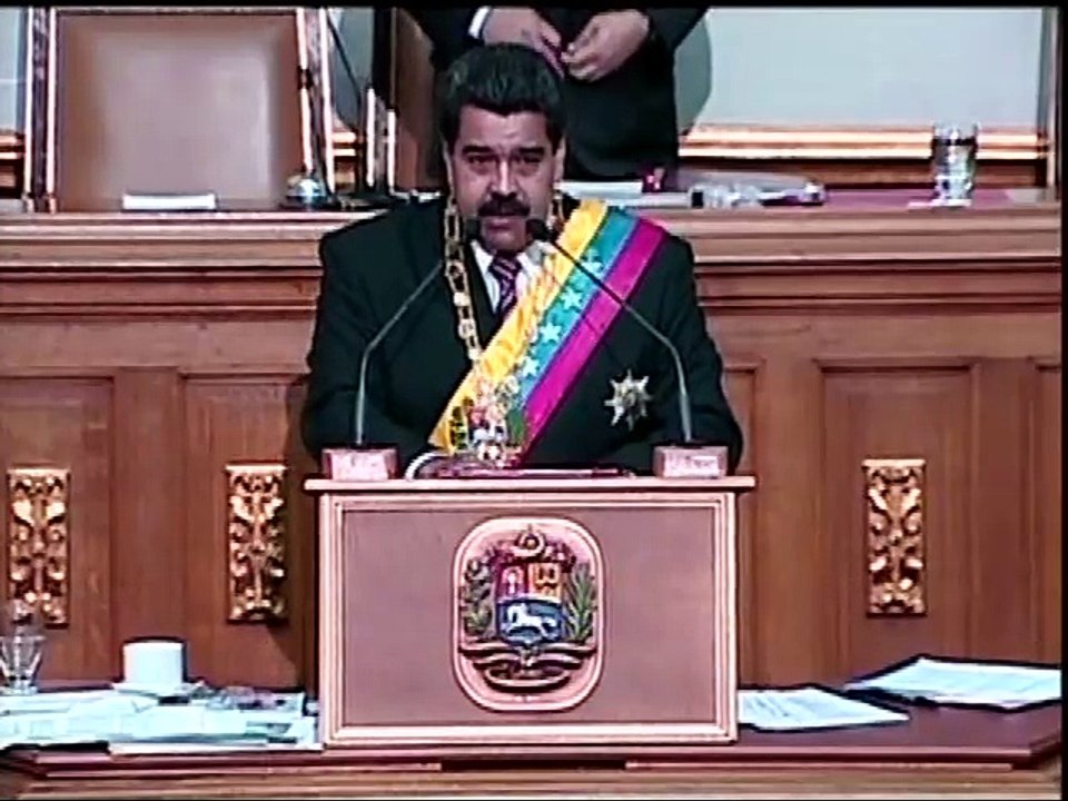 Maduro entregó Ley Habilitante en la AN para "enfrentar agresión de EEUU"