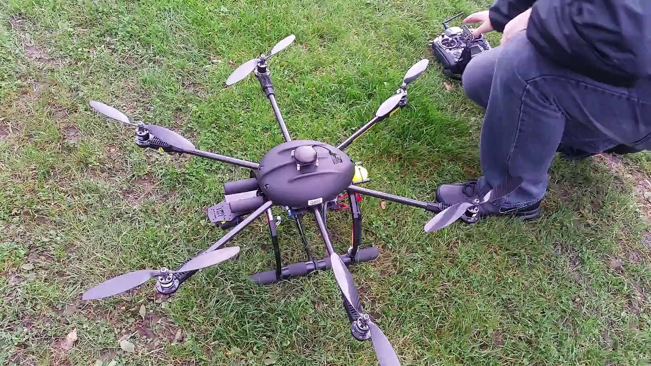 Steve hex with 12 inch props ([Full HD])