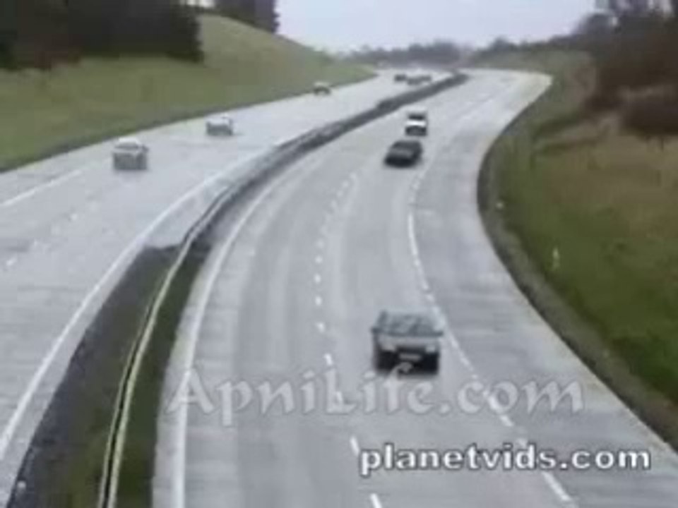 Earthquake destroying the bridge