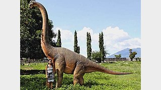 Design Toscano NE100055 Jurassic Sized Brachiosaurus Dinosaur Statue