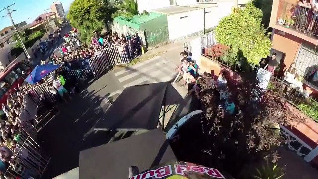 Tomas Slavik : Descente urbaine en VTT à Valparaiso (Chili)