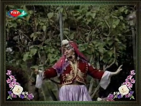 Saime CANTÜRK & Sevil KORURER & Makbule KAYA *Cevizin Yaprağı Dal Arasında*