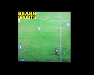 L'incroyable contrôle en effet rétro de Thabo Rakhale!