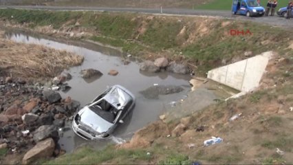 Çorlu Dereye Uçan Otomobilin Sürücüsü Yaralandı