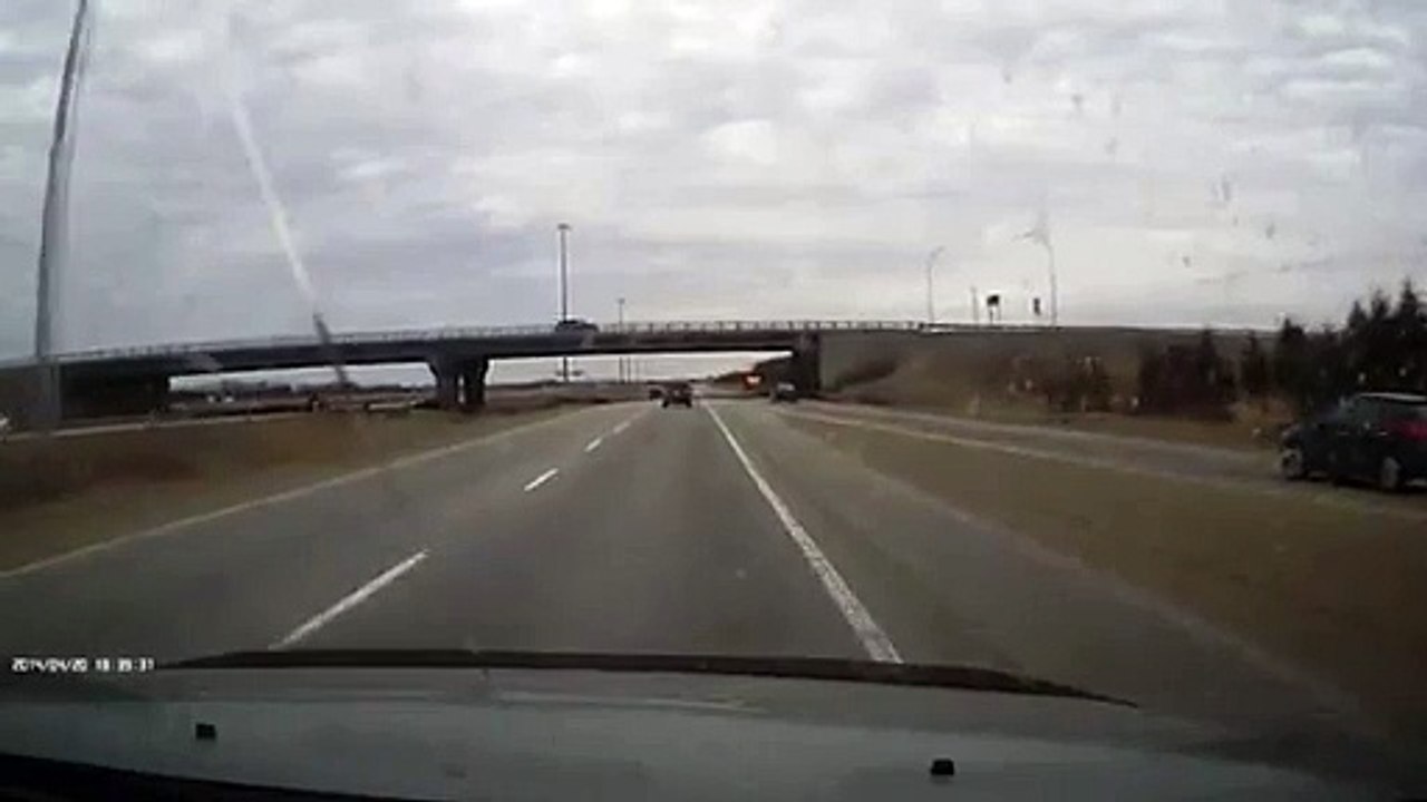 OMG ! Flic OWNED par 2 motards !