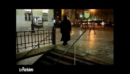 Citizen French aide les SDF en leur apportant de la nourriture