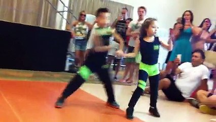 A seulement 6 ans, ils dansent la salsa comme des dieux ! A VOIR !