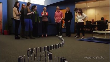 Faire du domino avec 10.000 Iphones 5