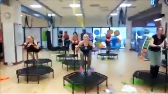 MDR !!! Nouveau style de fitness complètement dingue ! Sauter comme un cheval