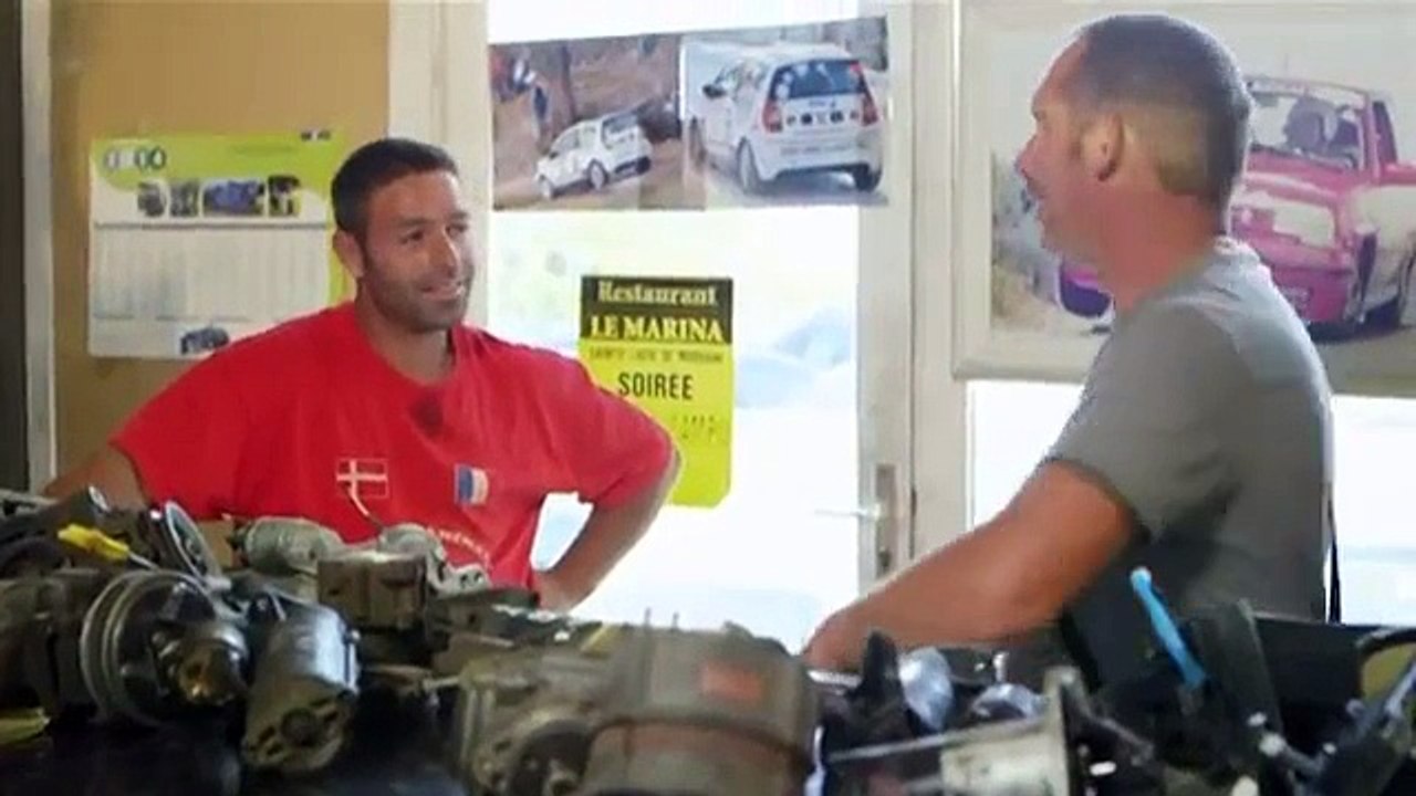 François Damiens drague des mecs en Corse (BONUS pas sur le DVD !)