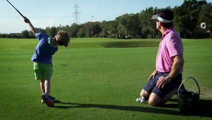 Emouvant ! Cet enfant handicapé de 3 ans rencontre son idole Tiger Woods et passe un moment inoubliable !
