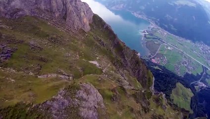 Vidéo exceptionnelle d'un vol en Wingsuit du haut d'une montagne