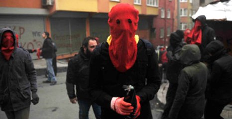 Okmeydanı'nda Berkin Elvan Eylemi Sırasında Silah Sesleri Yükseldi