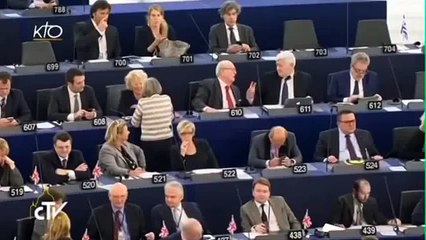 Un député européen vomit au parlement. Ce qu'il va faire après dépasse l'entendement !