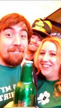 Faux selfies ! Sa soeur le filmait pendant qu'il faisait le con ! PTDR !