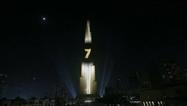 Feu d'artifice sur la plus haute tour du monde à Dubai ! Génial !
