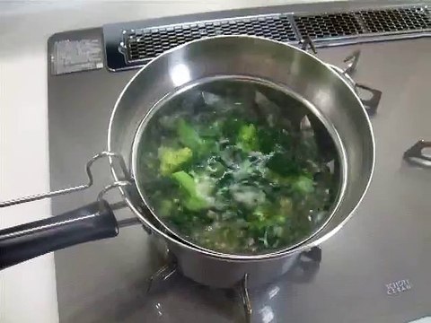 Voici une grande révolution ! Une casserole qui se remue toute seule !