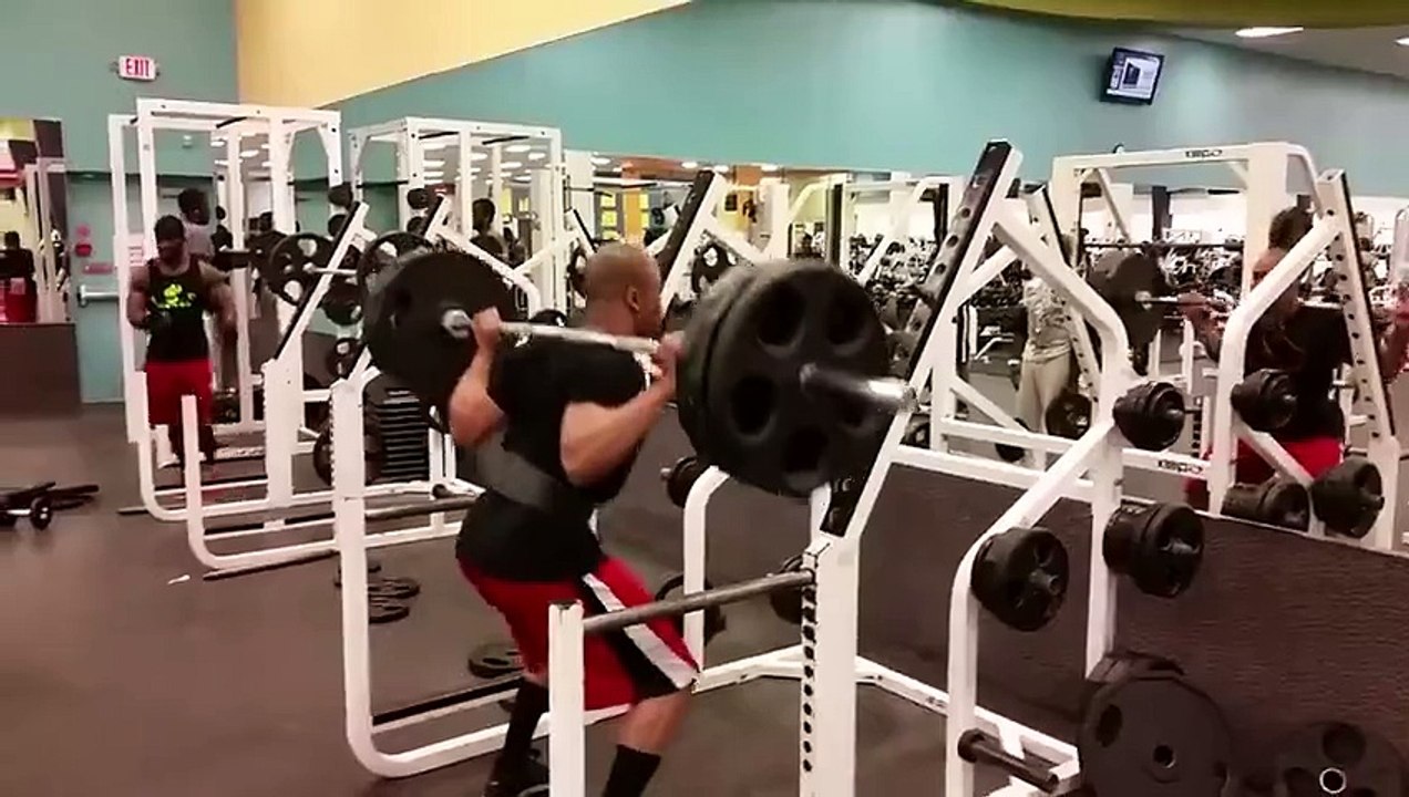 Un type qu'il ne faut pas emmerder ! Un mec l'apprend à ses dépends ...