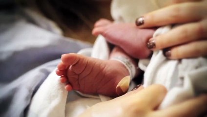 Un mère aveugle voit son bébé grâce à une technologie géniale !