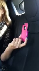 Truc de dingue ! Gros défi gravité lors de l'accélération de la Tesla !