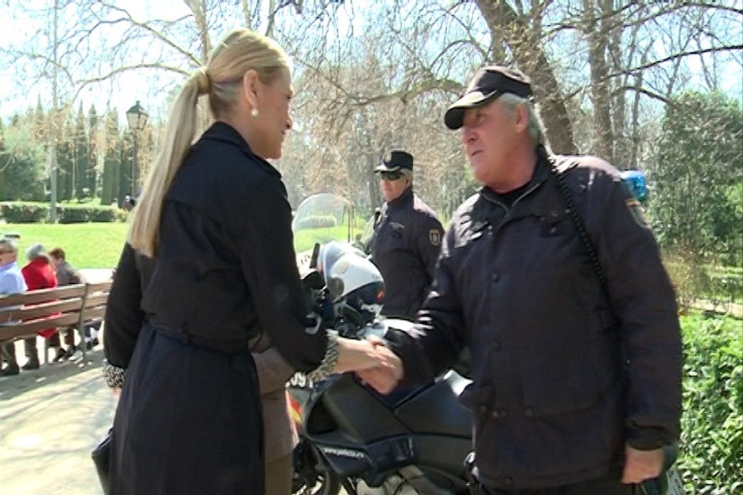 Cifuentes a policías: "Me da pena dejar de ser vuestra jefa"